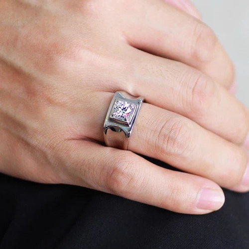男士左手戴戒指的讲究 男女结婚戒指的正确戴法
