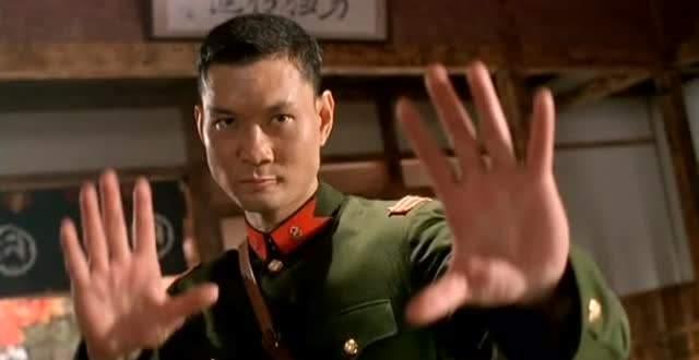 纵观香港功夫演员的实力,说得上名字的就是李连杰 成龙 甄子丹