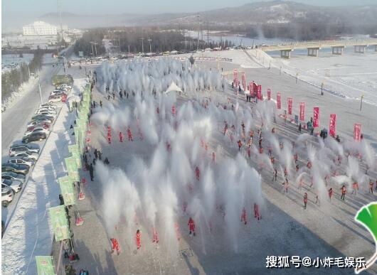 冷冷冷 漠河千人泼水成冰 漠河市民 40 泼水成冰现场欢乐