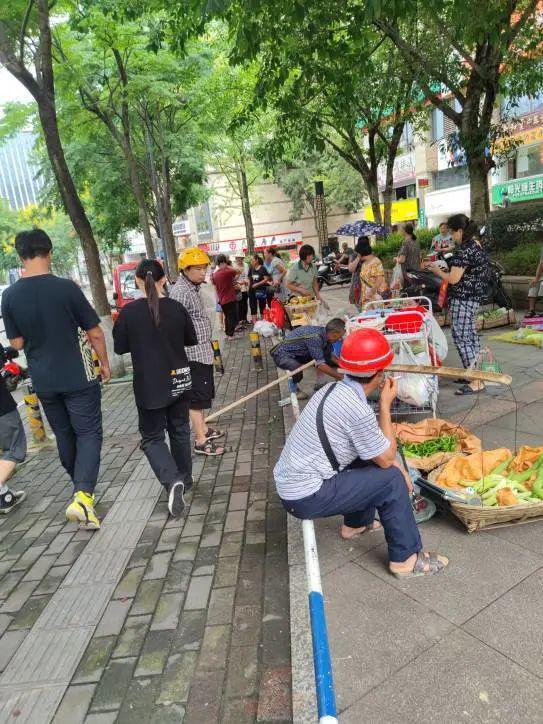 宜宾女子摆摊一天收到几百假币 好多人都遭了