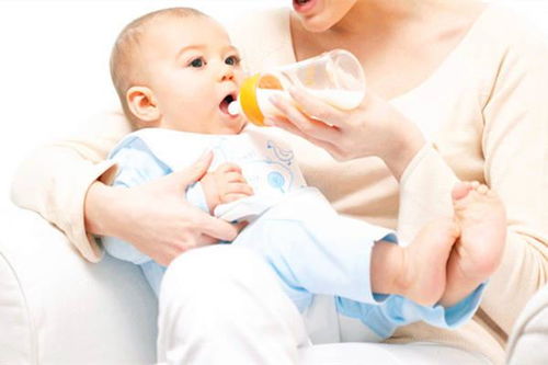 新生儿需要喝水吗 几个月可以开始给宝宝喝水