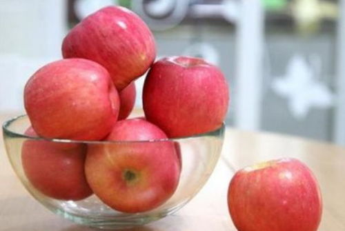 苹果的营养丰富,是减肥人群的最爱,那么削掉苹果皮会浪费营养