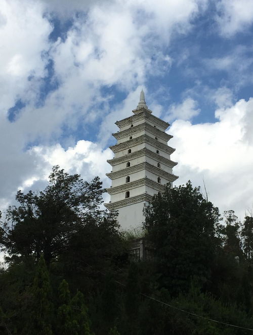 云南玉溪华宁第一塔,名为锁水塔 是当地的一座风水宝塔