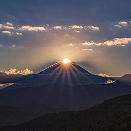 这位摄影师镜头中 角度刁钻 的富士山,美到让你不想眨眼