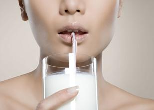 每天喝牛奶好吗 女性天天喝牛奶需要注意什么内容