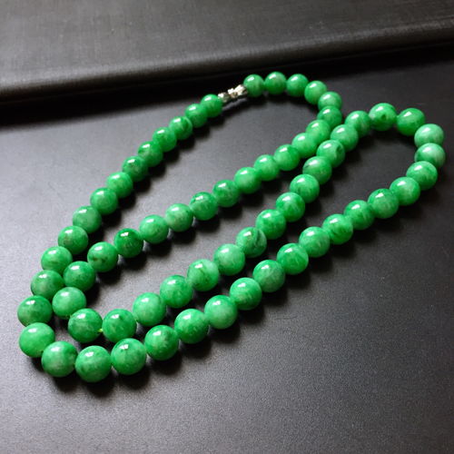 翠绿的魔珠,翠绿的魔珠——令人神往的宝石