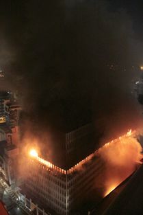 马尼拉华人区大厦遇火灾成危楼 市长称将拆除