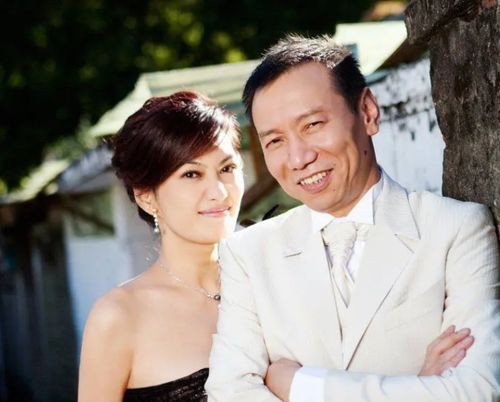 56岁孟广美近照曝光,曾被外籍男友骗走5亿,如今嫁给大7岁富豪很幸福