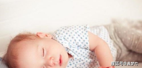 小宝宝睡着时,为啥会抿嘴偷笑 这三个原因,很多妈妈或许不知道