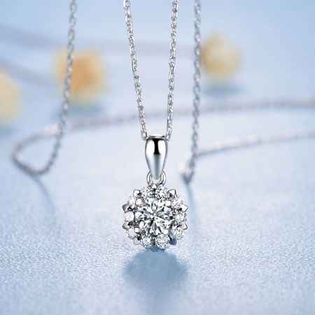 钻石项链的寓意和象征