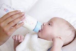新生儿喂奶粉的正确方法