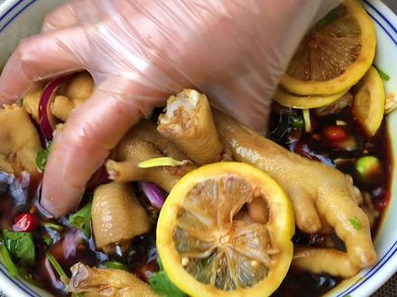 柠檬泡椒鸡爪的做法,鸡爪和柠檬的做法。
