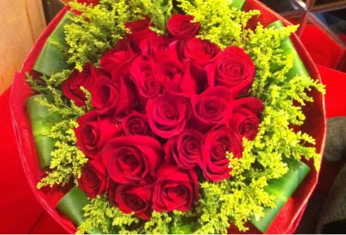 21朵玫瑰花的花语是什么,21朵玫瑰花的花语是真诚的爱、纯洁、珍重、祝福、爱你一生或直到永远