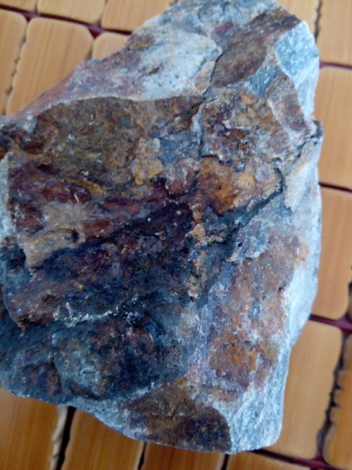 请问这是什么石 叫什么名称 谢谢 