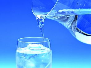 每天喝不够6杯水 10种喝水方式最不健康 