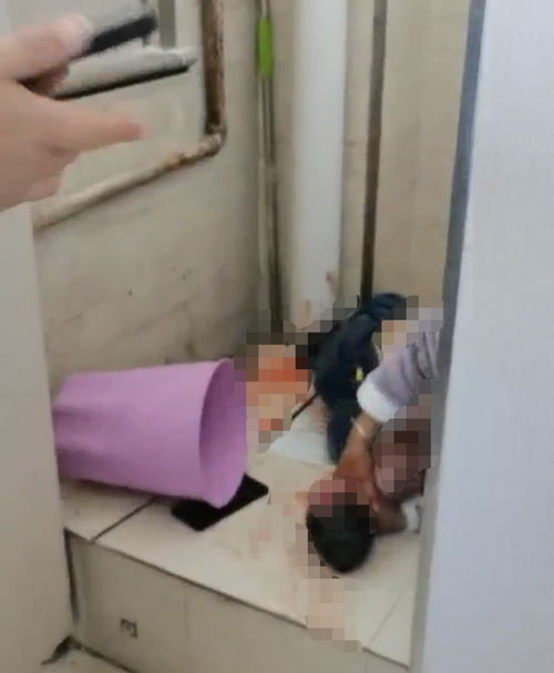 哈尔滨某职校女生厕所产子,因封校未能及时打胎,疑试图掐死孩子