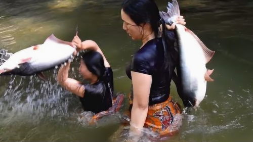 女子在河里捉了一条6公斤大鱼,就地将它烤着吃,吃的太过瘾了 