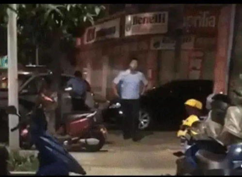 丑嘛 玉林某地4男子吃宵夜不给钱,还惊动民警......