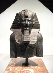 图特摩斯三世木乃伊在哪里,古埃及图特摩斯三世的王墓什么时候挖出来的,哪位介绍一下,还有埃及...