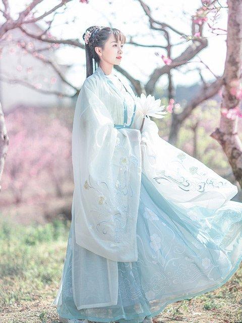 中国传统汉服 适合十二星座女孩的汉服款式,点亮你的美