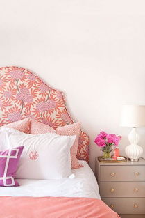 床头柜粉色粉嫩又清新的卧室床头空间装修效果图 