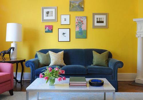 深蓝色的沙发,如何在色彩上与家更好比拟