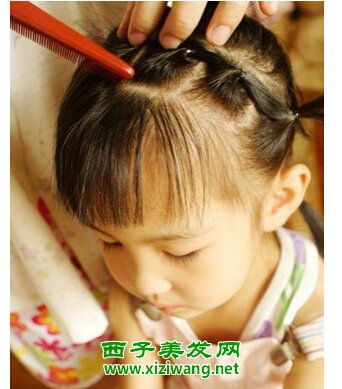 儿童简单发型扎法图解 小辫子是亮点 