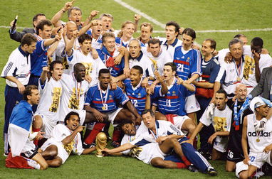 法国 世界杯冠军,法国队史上第二次捧起世界杯奖杯