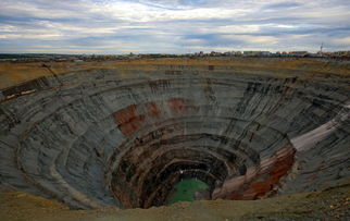 揭秘俄罗斯超大钻石矿切割厂 可开采3000年 