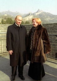 俄总统普京与夫人离婚 回顾二人昔日甜蜜合影 