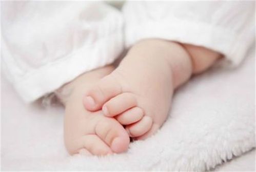 冬季宝宝睡觉要穿袜子 出现这几种情况要注意