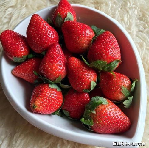 初春时,不管这水果贵不贵,一定要给孩子吃点,越早买的越新鲜 草莓 