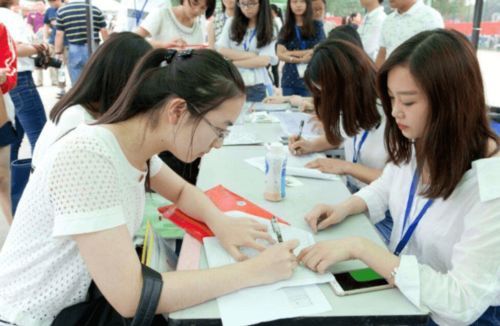 河南教育部门明确公布,大中小学生即将迎来开学,家长要做好准备