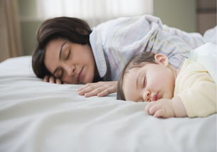 专家建议几岁分床睡，小孩多大分床睡最好(几岁分床睡合适)