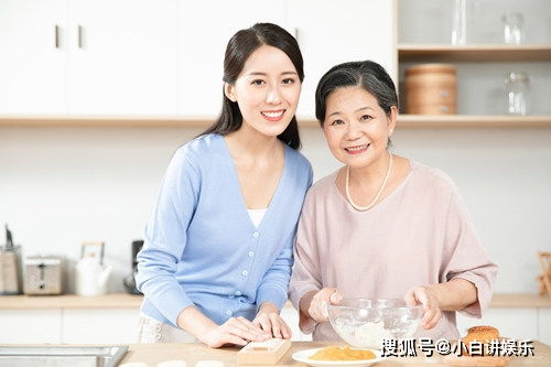 看到老公在婆婆身上一家亲 婆婆为什么总是把媳妇不能当自家人