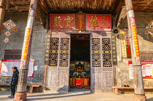 千年古寺挂有皇帝御赐立匾,疑似 皇家寺院 ,却无比寒酸清冷