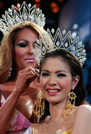 泰国变性人皇后,**怎么办?泰国人妖皇后poy是做了变性手术的吗,泰国人妖做了哪些手术?