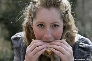 pregnant woman eating sand,Pregnant Woman Eating Sand: A Detailed Look into a Surprising Phenomenon