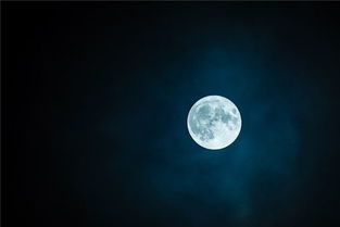 梦见月亮很圆很大又亮