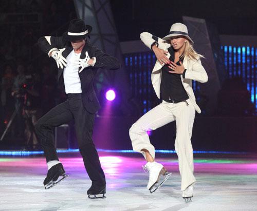 迈克杰克逊舞蹈简介,迈克尔?杰克逊的舞蹈风格。
