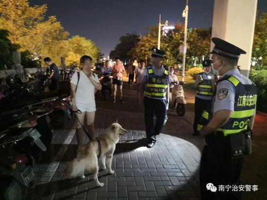已有多人被处罚 南宁警方开展不文明养犬整治行动
