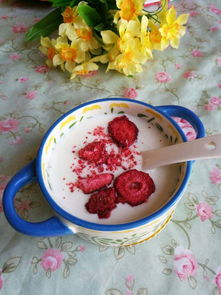 冻草莓怎么做好吃：解锁冰爽甜品的制作