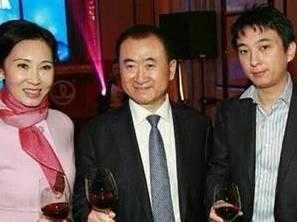看马云和王健林的妻子,和刘强东的一比,差距太大了 