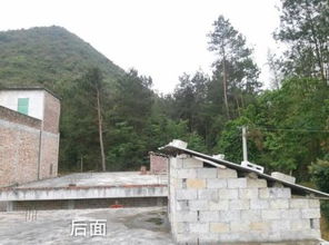 我建的房子,后面是高山但建在山边,左边也是高山两山之间是峡山,这样的风水好不好,如果左边围上围墙会 