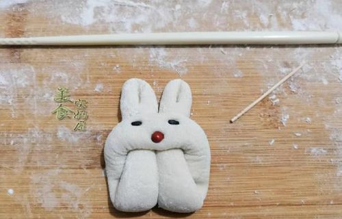 1碗面粉1根筷子,2分钟学会孩子爱吃的小兔馒头,营养好吃颜值高