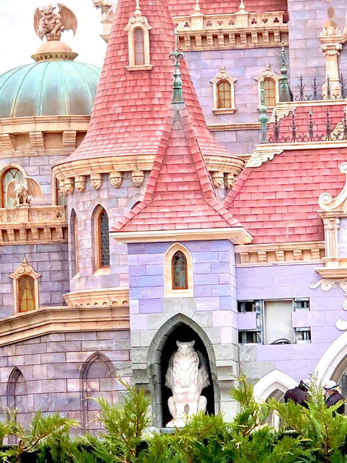 迪士尼新园区曝光 首个美女与野兽主题园区,粉紫色城堡梦幻似动画