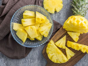 吃菠萝是什么性暗示(凤梨罐头会过期，飞机会变航线，重庆森林里有多少爱情隐喻？)