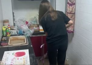 后续来了 退租留下满屋狗屎的女网红回去扫屎了,已向房东道歉