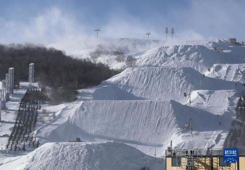 张家口赛区云顶滑雪公园赛道造雪塑型迎 大考