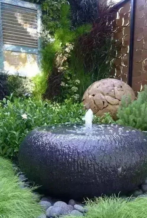 院子中水缸怎么弄好看？庭院水缸造景方法(庭院水缸放哪个位置比较好)